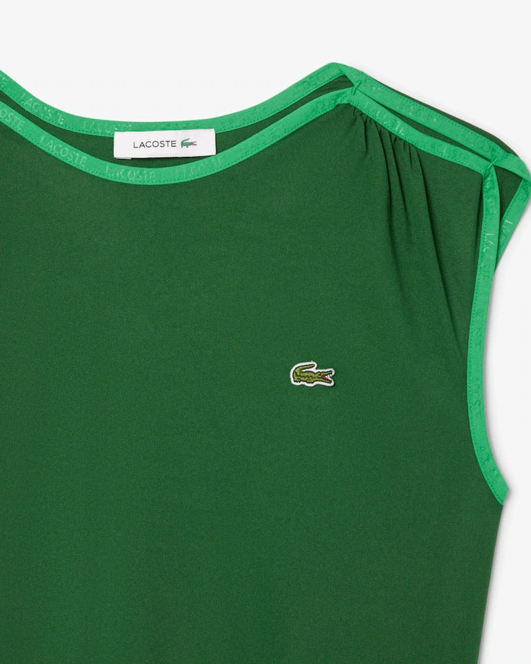 Vestido Feminino Fluido sem Mangas com Saia Plissada em Modelagem Regular